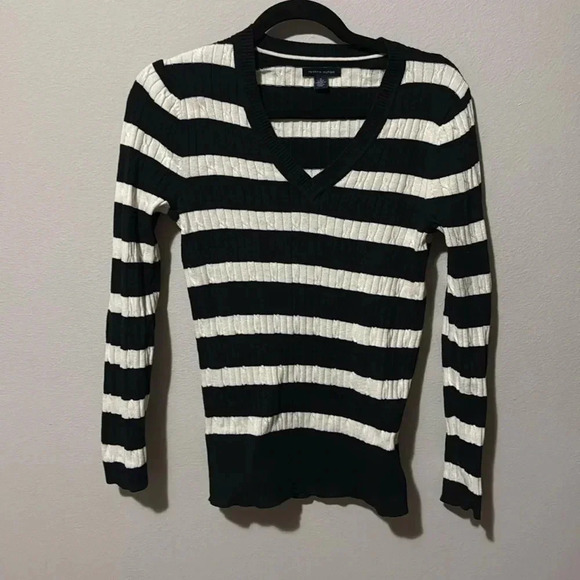 Tommy Hilfiger Cotton Knit Vneck Sweater - Medium. Excellent condition. - Picture 1 of 8